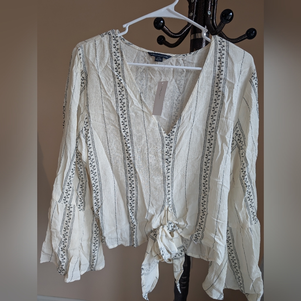 NWT bell sleeve American Eagle peasant top